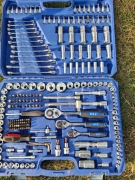 Zestaw kluczy nasadowe i płaskie 