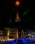 FOTO-OBRAZ zdjęcie na płótnie 40x30 Truskawkowa Pełnia nad Wieżą Piastowską