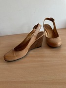 Beżowe sandały na koturnie RYŁKO skóra licowa, rozmiar 38