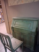 Sekretarzyk w zestawie z krzesłem