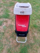 Rozdrabniacz do gałęzi grizzly dwa noże, gałęzie średnicy 46mm silnik 2500w