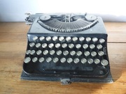 Antyczna maszyna do pisania Remington Portable ZOBACZ