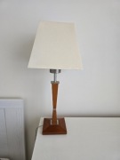 lampka stołowa, drewniana podstawa