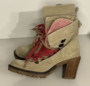 Stylowe zamszowe botki na obcasie