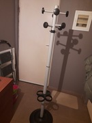 Wieszak biurowy stojący.