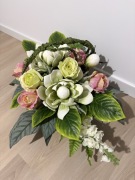 Kompozycja kwiatowa kwiaty na cmentarz grób 