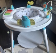 Centrum aktywności 3w1 stojak trampolina z zabawkami