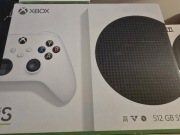 Konsola Xbox series s plus kierownica i podstawka chłodząca 