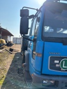 Volvo samochód ciężarowy z dzwigiem