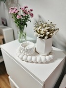 Pleciony świecznik z wazonem na suszone kwiaty – dekoracja na podstawce