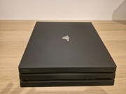 Konsola PS4 Pro 1TB + 2 pady + 3 gry - Stan Bardzo Dobry