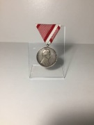 Stojak z plexi dla medale