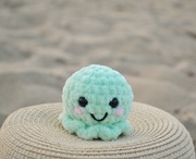Mała miętowa ośmiorniczka pluszak szydełko 