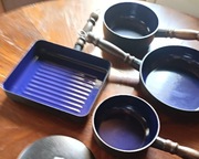 Zestaw patelni emaliowanych vintage 