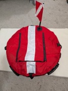 Boja do nurkowania, okrągła, nadmuchiwana +flaga, czerwona, nieużywana