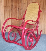 Fotel bujany czerwony rattan