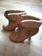 Botki na obcasie z kożuszkiem sznurowane