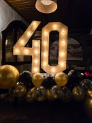 Liczba 40. - urodziny, rocznica - oświetlnie led - czarno-złote