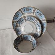 Trio porcelanowe Wallendorf; biała porcelana z niebiesko-czarnym motywem