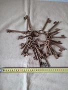 Zestaw kluczy do zamków starego typu (25 sztuk)