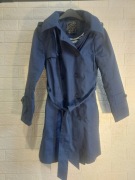 Plaszcz niebieski xs Dł.rękawa wewnatrz 40cm