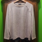 Kremowy sweterek z ozdobnymi guzikami INEXTENSO rozm. L