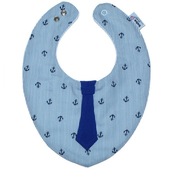 niebieski śliniak dziecięcy w kotwice z krawatem