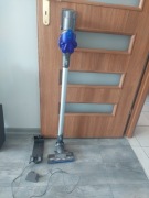 Sprawny odkurzacz dyson z ładowarką 