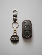 Skórzany pokrowiec na kluczyk Audi + brelok z logo – 2 przyciski