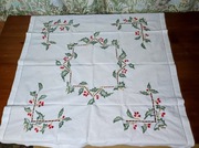 Ręcznie haftowany obrusik 82x82