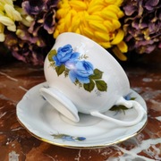 Filiżanka ze spodkiem - Niebieskie Róże - 200 ml - Table & Design