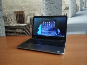 Sprzedam bardzo zadbanego laptopa Dell Windows 11 SSD 