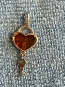 Zawieszka serce srebro próby 925 z bursztynem