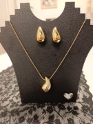 Komplet biżuterii krople w kolorze złota – naszyjnik + kolczyki 