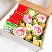 Sweetbox z cukierkami i herbatką (rozmiar S)