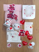 Walentynkowy box 6 – bransoletka, naklejki, breloczek, serca, misie