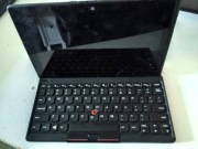 Lenovo ThinkPad Tablet 2 z dopasowaną klawiaturą Bluetooth.