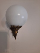 Kinkiet mosiężny .Antyk.Klosze z szkła kwasowego