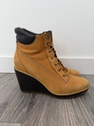 skórzane botki na koturnie marki Timberland rozmiar 38 Wkładka 24