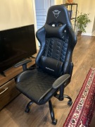 Gaming chair colour black