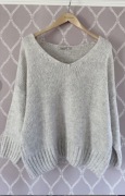 Damski szary sweterek z lekkim brokatem V neck oversize Made in Italy S/M/L