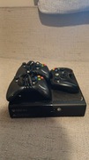 Sprzedam konsole Xbox 360 + 3 pady 