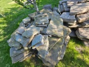 Kamień piaskowiec z Brennej z rozbiórki ogrodzenia oraz 9 zadaszeń słupków 