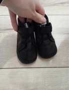 Czarne buciki niechodki dla chłopca