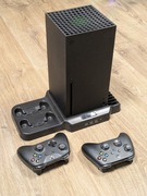 Xbox series X z dwoma padami i stacją dokującą | stan bardzo dobry