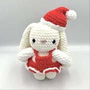 Pluszak króliczek świąteczny na szydełku