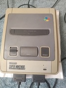 Konsola Super Nintendo SNES + dwa pady + zasilacz + kabel TV - SPRAWNA 