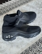 Buty wsuwane z grubą amortyzującą podeszwą roz.35