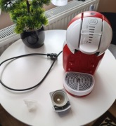 Ekspres do kawy kapsułkowy De'Longhi Dolce Gusto Mini Me 1460 W czerwony