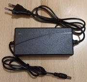 Ladowarka uniwersalna Li Ion 18V 20V wskaznik LED